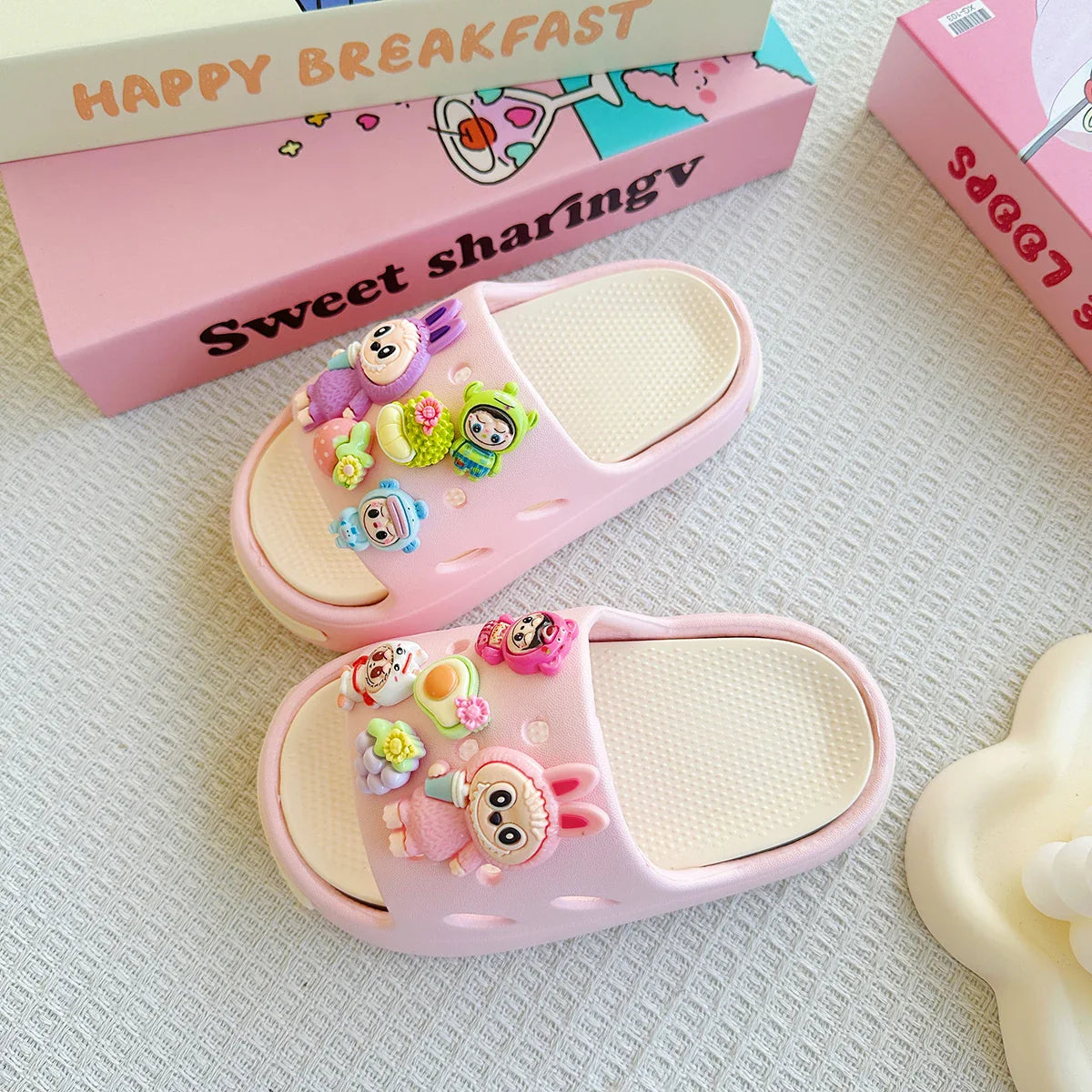 Chinelo Infantil Labubu - Edição Limitada